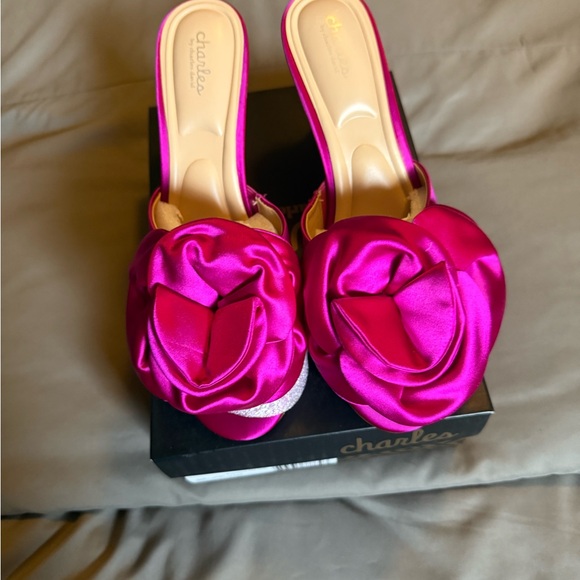 Charles by Charles David flower magenta pumps with sculptured heel - Picture 3 of 10